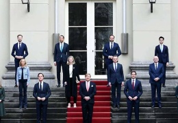 Hollanda hükümeti göreve başladı 