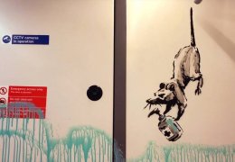 Londra metrosunu boyadı