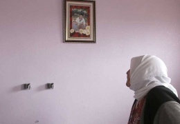 97 yaşındaki Rewşen Ana oğlunun mezarını istiyor