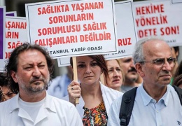 Hamile hemşire yerde sürüklendi