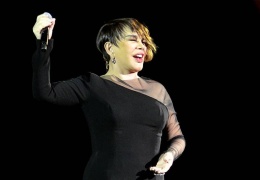 Asla yalnız yürümeyecek