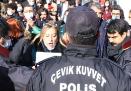Polis avukatlara saldırdı