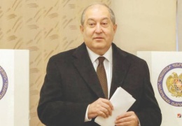 Sarkisyan istifa etti