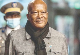 Askerler Kabore’yi alıkoydu 