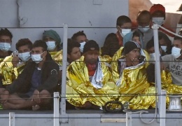 7 göçmen donarak can verdi