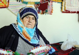 85 yaşında el emeği ile geçimini sağlıyor