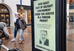 Öcalan afişleri Londra’nın dört bir yanında