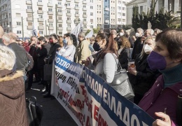 Sağlık çalışanları sokağa çıktı