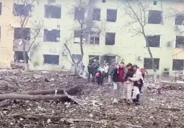 Mariupol’de hastane vuruldu