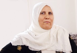 Kilamlara sığınan Barış Annesi