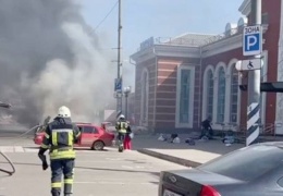 Tren istasyonu vuruldu