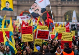 Zulmün tarafı olmayın