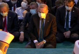 Kılıçla namaz kıldılar!