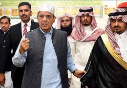 Paraya sıkışan Suudilere koşuyor