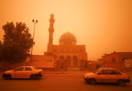 Kum fırtınası Irak’ı esir aldı