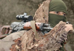 Üç Türk askeri ve üç gerilla 