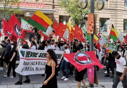 Gençler polis şiddetine karşı yürüdü