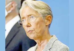 Fransa'da 30 yıl sonra kadın başbakan