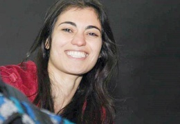Nudem çıksın, şarkı söylesin