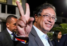 Kolombiya'da Petro önde