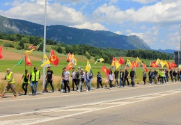 Alman silahlarıyla katlediliyorlar