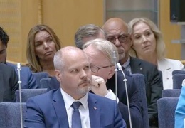 Kakabaveh hükümeti kurtardı