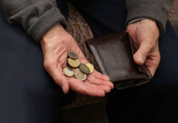 Aç, endişeli ve korkmuş