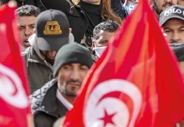 Tunus dini anayasadan çıkarıyor