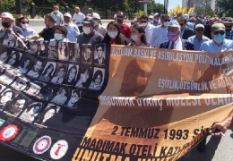 Madımak yangını devam ediyor 