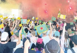 Tekno festivalinde YPG’ye selam 