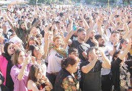 Devrimi birlikte koruyacağız