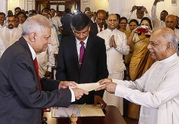 Arkadaşını başbakan yaptı!