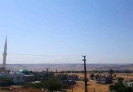 Köylü tarlasına gidemiyor