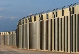 Yunanistan çelik bariyeri uzatacak