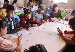 Saldırı altında hayallerini resmediyorlar