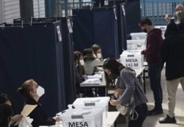 Şililer yeni anayasayı reddetti