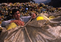Batı Afrika plastikte boğuluyor