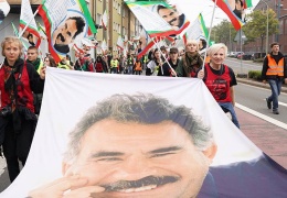 Gençler Öcalan için yürüyor
