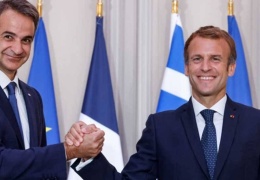 Macron’dan Yunanistan’a destek