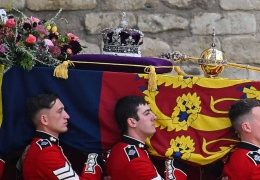 Kraliçe Elizabeth defnedildi