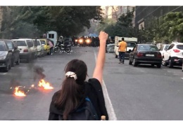 İran’da değişim ve özgürlük için halk ayakta