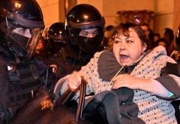 Savaş karşıtlarına gözaltı