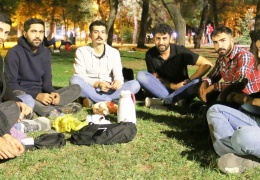 Çatımız gökyüzü, sokaklar evimiz