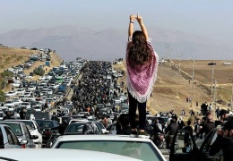 Mahabad’da halk kurşunlara göğüs gerdi