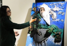 Sanatıyla savaşı teşhir ediyor