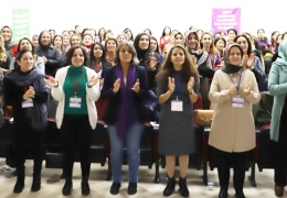 Kadınsız siyaset meşru değildir