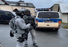 Almanya’da ırkçılara operasyon