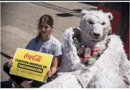 Coca-Cola fabrikasını protesto etti