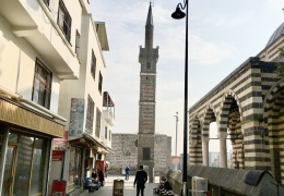 Sur’da birkaç saat: Doğa yutsun burayı