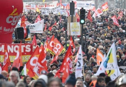 Fransa grevle felç oldu